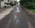 Дорога вдоль дома по адресу ул. Красносельская 80А полностью разбита. В некоторых местах глубина ям достигает 15-20 см.