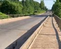 Длина такого раздолбанного участка около 100 метров. При чем, около 50 метров - полотно на мосту и сам мост