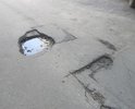 В центре города Валуйки Белгордской области несколько лет не ремонтируют дорогу, на отмеченном участке (улица Гагарина). Огромные ямы. Нужно срочно сделать новую дорогу на этом участке!