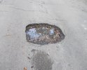 В центре города Валуйки Белгордской области несколько лет не ремонтируют дорогу, на отмеченном участке (улица Гагарина). Огромные ямы. Нужно срочно сделать новую дорогу на этом участке!