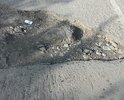 В центре города Валуйки Белгордской области несколько лет не ремонтируют дорогу, на отмеченном участке (улица Гагарина). Огромные ямы. Нужно срочно сделать новую дорогу на этом участке!