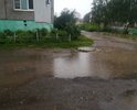 Асфальта не было с момента постройки дома ,более 25 лет ...и по видимому не будет никогда