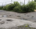 Состояние видно по фотографиям. Больше 5км/ч не разгонишься, в некоторых местах уже цепляешь днищем автомобиля, ходовая часть автомобилей разбивается, кузов весь кренит, в общем  ездить невыносимо. Каждый год одно и тоже, но в этом еще хуже, так как на протяжении двух месяцев ни какие меры по приведению в порядок не принимались.
Хотелось бы знать:
1) когда планируется асфальтирование данного участка,
2) в случае отсутствия указанной дороги в планах строительства, когда будут приняты меры по приведению к соответствию нормативным требованиям.