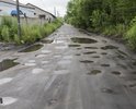 Состояние видно по фотографиям. Больше 5км/ч не разгонишься, в некоторых местах уже цепляешь днищем автомобиля, ходовая часть автомобилей разбивается, кузов весь кренит, в общем  ездить невыносимо. Каждый год одно и тоже, но в этом еще хуже, так как на протяжении двух месяцев ни какие меры по приведению в порядок не принимались.
Хотелось бы знать:
1) когда планируется асфальтирование данного участка,
2) в случае отсутствия указанной дороги в планах строительства, когда будут приняты меры по приведению к соответствию нормативным требованиям.