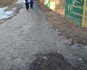 отсутствует тротуар к садику .