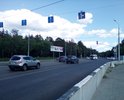 Отсутствует пешеходный переход в указанном месте. Ближайший пешеходный переход - в 400 метрах, в районе остановки городского транспорта, что довольно далеко. Таким образом люди перебегают дорогу в местах, указанных красными стрелками, и могут создать тем самым аварийные ситуации. Действительно, переход в данном месте напрашивается сам собой, там 3 дороги, через одну переход уже есть, а через 2 переходов нет. И пройти сразу из парка в районе Шершнёвской плотины до городского пляжа весьма сложно. К тому же в парке много не только пешеходов, но и велосипедистов.