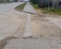 После земельных работ не восстановлен съезд, с твёрдым покрытием, с ул. Полярной, нет примыкания к тротуару.