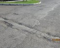 Требуется ремонт дорожного покрытия проезда и парковки