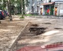 Во дворе дома Московский пр. 163 огромные ямы, которые никто уже давно не ремонтировал. Ездить невозможно, машину царапает днищем, грохот жуткий.