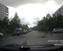 Разбитый съезд во дворы и разбитая "заплатка" от ямочного ремонта