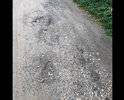 Дорога находится в черте города, не так далеко от центра. Обращения в администрацию не дали результатов. По дороге трудно ездить, постоянно с соседями проводим мелкие ремонты своими силами (засыпаем глубокие ямы). Во многих местах асфальта уже просто нет, стерся до самого грунта)