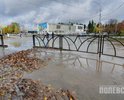 Легендарная уже лужа на перекрестке Коммунистической-Декабристов вновь разлилась на своем привычном месте. После ремонта ливневой канализации и дорожного полотна она стала меньше и почти не заливает остатки тротуара. Тем не менее, мощная ливневка явно не справляется, а пешеходы вынуждены обходить лужу по широкой дуге.
