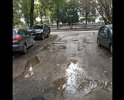 Во дворе дома и вокруг дома номер 6 по улице Мусоргского отсутствует нормальная дорога. Одни ямы и выбоины.