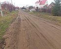 Подсыпали песком ямы. после дождя каша.