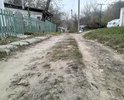 Дорожное покрытие , тротуары на переулке Павлова отсутствуют совсем ...