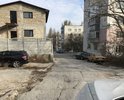 В городе-герое Феодосии проезжая часть по ул. Анюнаса от АГК "Горный" до пересечения с ул. Симферопольское шоссе не соответствует требованиям пункта 5.2.4 ГОСТ Р 50597-2017 "Дороги автомобильные и улицы. Требования к эксплуатационному состоянию, допустимому по условиям обеспечения безопасности дорожного движения. Методы контроля". Согласно Распоряжения Правительства РФ от 04.11.2017 N 2438-р "Об утверждении перечня документов по стандартизации, обязательное применение которых обеспечивает безопасность дорожного движения при его организации на территории РФ", указанные требования ГОСТ Р 50597-2017 являются обязательными. Прошу Вашего содействия в обеспечении безопасности дорожного движения в установленный пунктом 5.2.4 ГОСТ Р 50597-2017 срок.