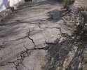 Разрушено покрытие тротуара
