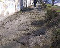 Разрушено покрытие тротуара