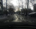 Разбитые внутредворовые дороги. Вдоль проспект Кирова отсутствует тротуар.