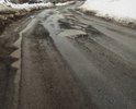Огромные ямы.