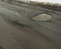 Огромные ямы.