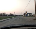 Разбитый асфальт по всей улице.Требуется полная замена дорожного полотна. Также требуется освещение этого участка улицы.(09.04.2020)