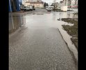 Продолжение улицы Ленина, построенное не так давно, за ТЦ Великан. Каждую весну и осень и в дождь летом здесь заливает большой участок дороги для пешеходов. Из-за этого пешеходы вынуждены шагать по проезжей части с детьми и с каляскам, чтобы обойти это препятствие в виде огромной лужи. Это длится уже много лет и никаким образом не решается. Прошу обратить на этот небольшой участок внимание и исправить ситуацию.