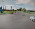 На перекрестке улиц  Соколова и Суржикова , требуется устранить локальный дефект. Расширить дорогу. При повороте на право(на фото слева) приходится ехать по обочине.