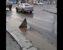 Яма на дороге перекресток Детская Комсомольская создает угрозу аварийности