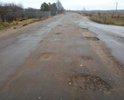 Дорога на деревню Свингино в ужасном состоянии . нет возможности обьехать ямы .фото того года новые приложу позже
