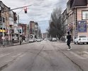 Дороги нет. Асфальт как после бомбежки на улице Пушкина.