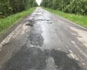 Дорога полностью разбита. Отсутствует разметка.