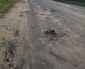 Добрый день.
Дорога находиться в ужасном состоянии, яма на яме. Сегодня 19.06.2020 сделали частично ямочные работы в очередной раз. Все эти бугры вскрываются и асфальт рядом тоже выламывается и яма становится еще больше чем была. Протяженность всего участка около километра.