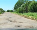 Дорога из деревень Вороново и Большое Вороново, по которым дважды в день ездит рейсовый автобус, а также школьный автобус. Ямы большие и глубокие, местами - более 10 штук на 1 метр дороги.