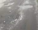 Разбитое асфальто-бетонное покрытие, ямы до 35 см. глубиной, грязь в сырую погоду.Весной в ледяной "каше" застревают машины скорой помощи.