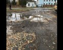 Очень большие ямы. Постоянные лужи. Ходить невозможно, постоянная грязь. Отсутствуют парковочные места. Во дворах темно, жители пожилого возраста из-за ям часто попадают в травмоопасный ситуации. Эти проблемы уже на протяжении более 15 лет!