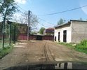 Отсутствует асфальтовое покрытие перед спортивной площадкой всегда лужи и грязь.
