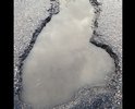 Участок дороги от деревни Вески Нероновские до деревни Пенье находиться в очень плохом состоянии, полотно полностью разбито, ямы достигают огромных размеров.