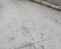 На проезде к жилому многоквартирному дому по ул. Сосновая и отделению "Почты Крыма" глубокие трещины, выбоины и деформации дорожного покрытия (вздутия асфальта); асфальт крошится и размывается.