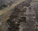 В период с 2000 года по настоящее время в дер. Котляково г.о. Домодедово Московской области, на ул. Новостройка и прилегающих к ней территории было постороено более 42 частных домов, в которых проживает боле 120 человек. Все указанные дома имеют единственный	выезд на автомобильную  дорогу Семивраги-Домодедово через ул. Новостройка дер. Котляково.  Администрация г.о. Домодедово Московской области не исполняет свои обязанности по строительству подоходной дороги к указанным домам на протяжении 20 лет, т.к. считают что дорга находится в удовлетворительном состоянии - за счет денежных средств жителей деревни, и следовательно ее можно не строить и не ремонтировать!!!!
Прошу оказать помощь и прекратить порочную практику строительсва и ремонта этой дорги за счет средств жителей. Администрация за 20 лет ни копейки не вложила в эту Дорогу.