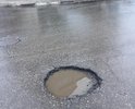 локальный дефект. Глубоко расположены два люка.Даже не представляю как это можно исправить и кто принимал такую работу много лет назад?!