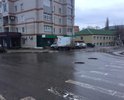 локальный дефект. Глубоко расположены два люка.Даже не представляю как это можно исправить и кто принимал такую работу много лет назад?!