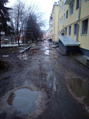 None, Театральный проезд, 1