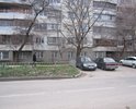 Существует возможность расширения стоянки для автомобилей на 5-10 мест. Особенно актуально для транзитного города.
