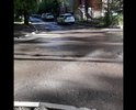 на этом участке двора нет установочных неровностей из за этого невозможна переходить дорогу детям идущим в школу