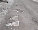 Ул.9 января, вся во множественных ямах и выбоинах.Из под асфальта виднеются старые кирпичи. Требуется КАПИТАЛЬНЫЙ ремонт данного участка, длиной 1.28км.