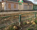 Много лет улица в таком состоянии. Проехать на автомобиле невозможно. Лужи высыхают только летом и то не всегда.