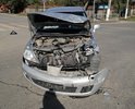 На пересечении улиц Отдельского и Островского регулярно происходят ДТП по причине невнимательности водителей. Ул.Островского является "второстепенной", о чем сообщает соответствующий знак. Обе асфальтированные, но это не мешает любителям "проскочить" создавать аварийные ситуации. На фото одно из многих дтп, зафиксированных на данном перекрестке. В одном из таких побывал и я, став жертвой невнимательного водителя.
Ситуация усугубляется нахождением в непосредственной близости от этого перекрестка школы, что создает дополнительный риск для детей.
Давно поступают предложения установить на этом перекрестке светофор.