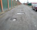 Дорога экусплуатируется с 2000 года. Неоднократно отсыпалась асфальтовой крошкой за счет жителей деревни. Администрация г.о.Домодедово, на неоднократные письма и сообщения о состоянии дороги, пишет отписки. Дорога заняла 6 место в голосовании жителей г.о.Домодедово о ремонте дорог. Вначале администрация писала что 10 дорог номинантов будут поставлены в план ремонта и реконструкции в 2021 году. Теперь они пишут что только 5 дорог войдут в план ремонта на 2021 год. Фотографии не новые, но сейчас состояние дороги гораздо хуже.