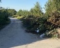 Часть дороги отсыпана гравием, а часть дороги является грунтовой дорогой, после сильных дождей проехать не возможно! Необходимо объезжать с другой стороны деревни, делав огромный крюк! А для скорой и пожарных машин, каждая минуту дорога!